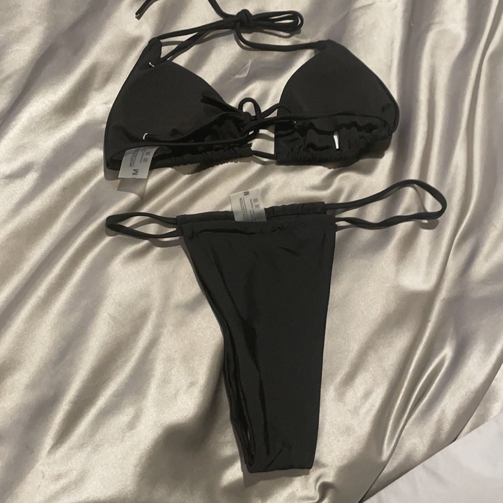 Bikini - Picture 3 of 4